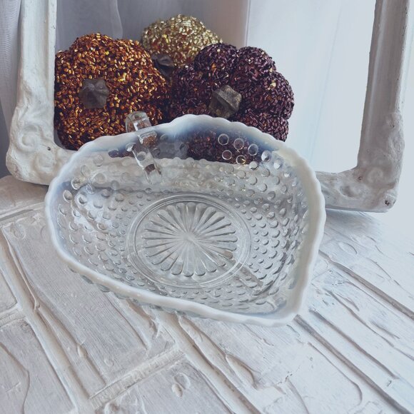 Anchor Hocking Heart Shaped bowl/dish - Picture 1 of 6